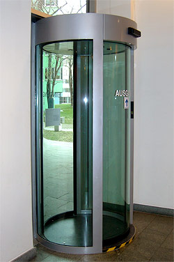 SITEC Personenschleuse Rotolink P6450 mit/ohne Metalldetektor, Effiziente und sichere Personenvereinzelung